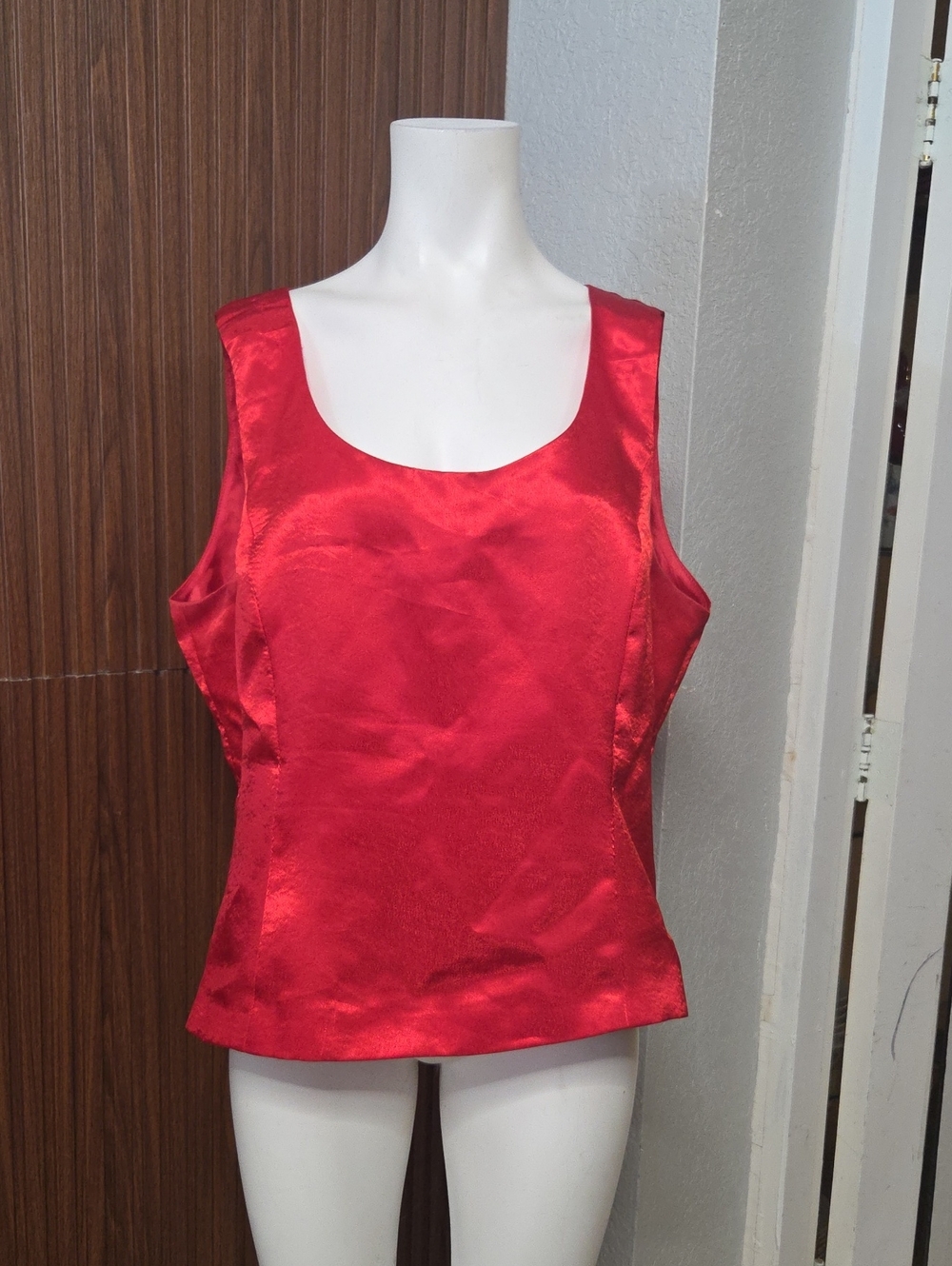 Women's Red Satin Scoop Neck Tank Top Size 16 [1844]
